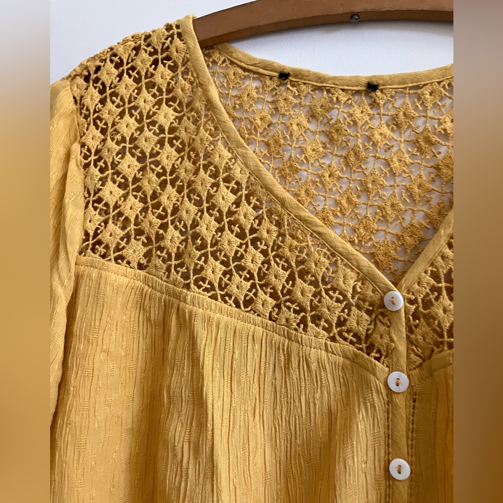 Karen Kane Golden Yellow Gauze Bell Sleeve Lace Accent Blouse S - Picture 3 of 11